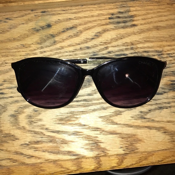 Glasses - Picture 1 of 2